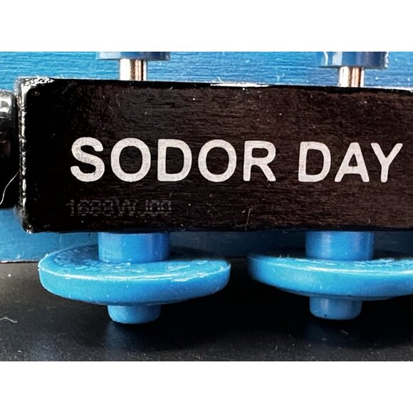 Sodor Day Thomas The Train Wooden Railway Vtg 2003 Learning Curve Engine - Picture 10 of 13